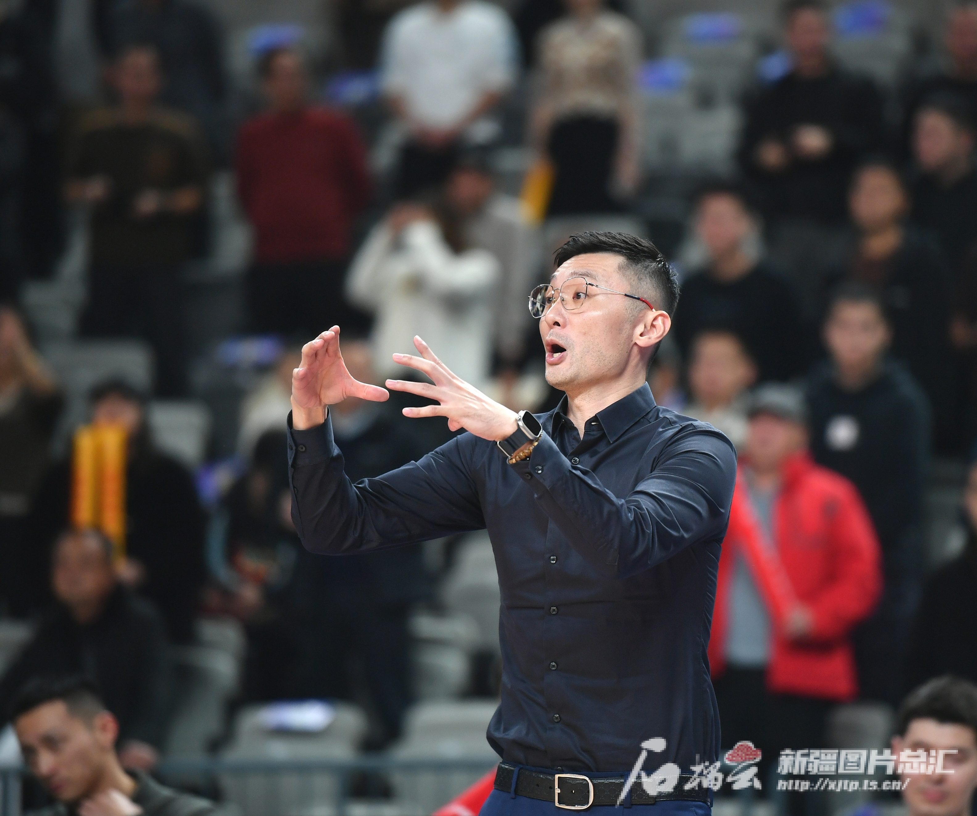 包含新疆男篮主场告负，战绩持续下滑的词条