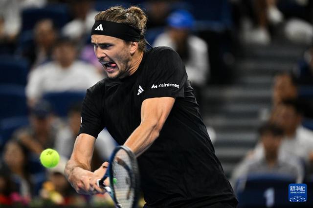 包含世界网球队绝杀西班牙网球队，兹维列夫制霸全场的词条