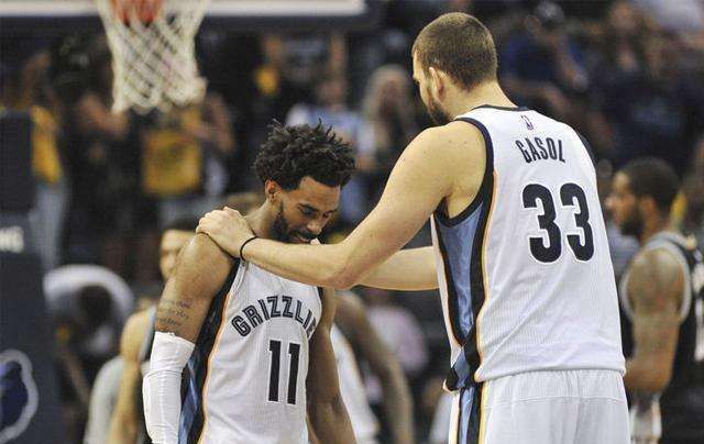 波兰男篮碾压灰熊，费沃斯送出助攻