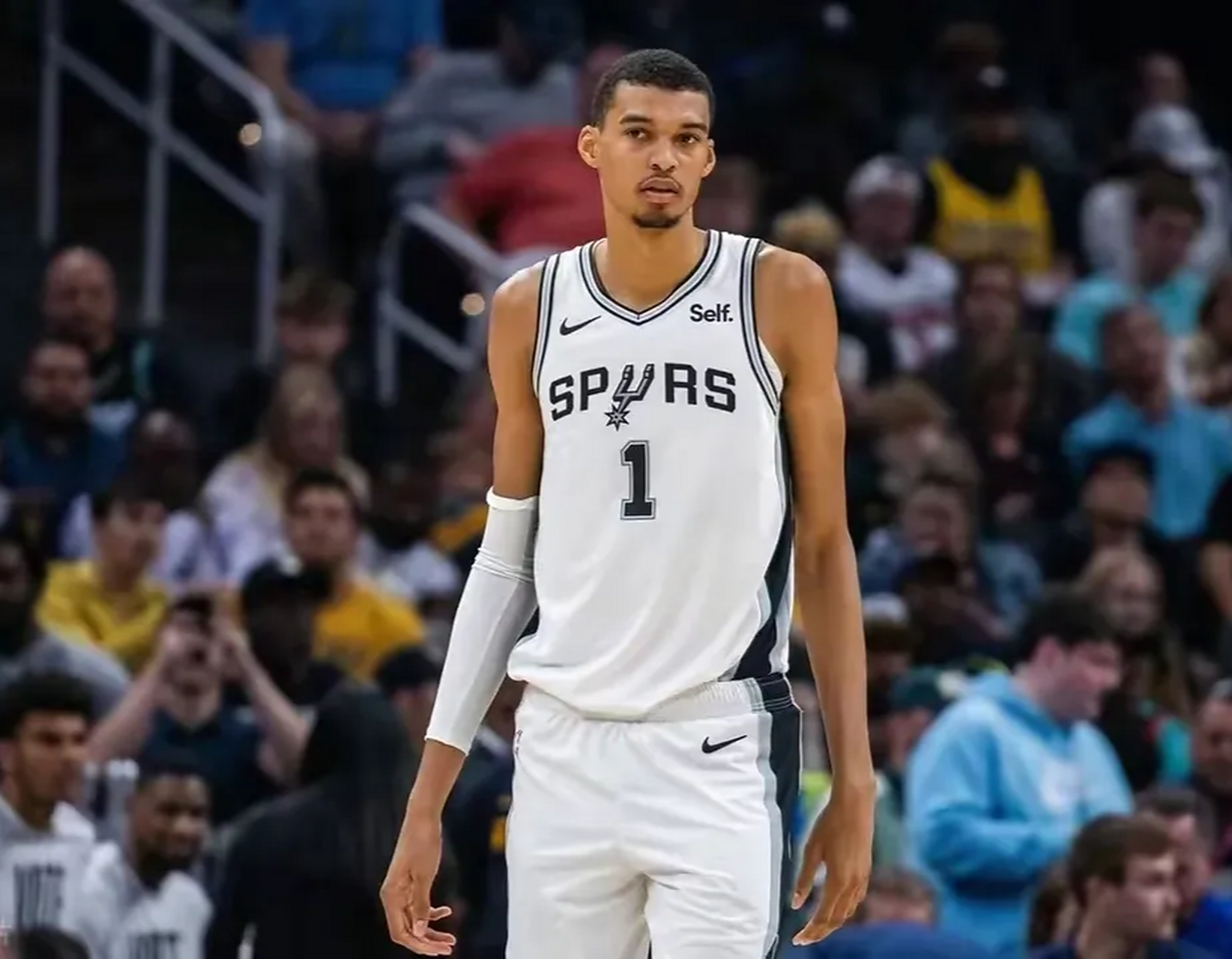 关于尼克斯擒下马刺，继续前进季后赛之路的信息