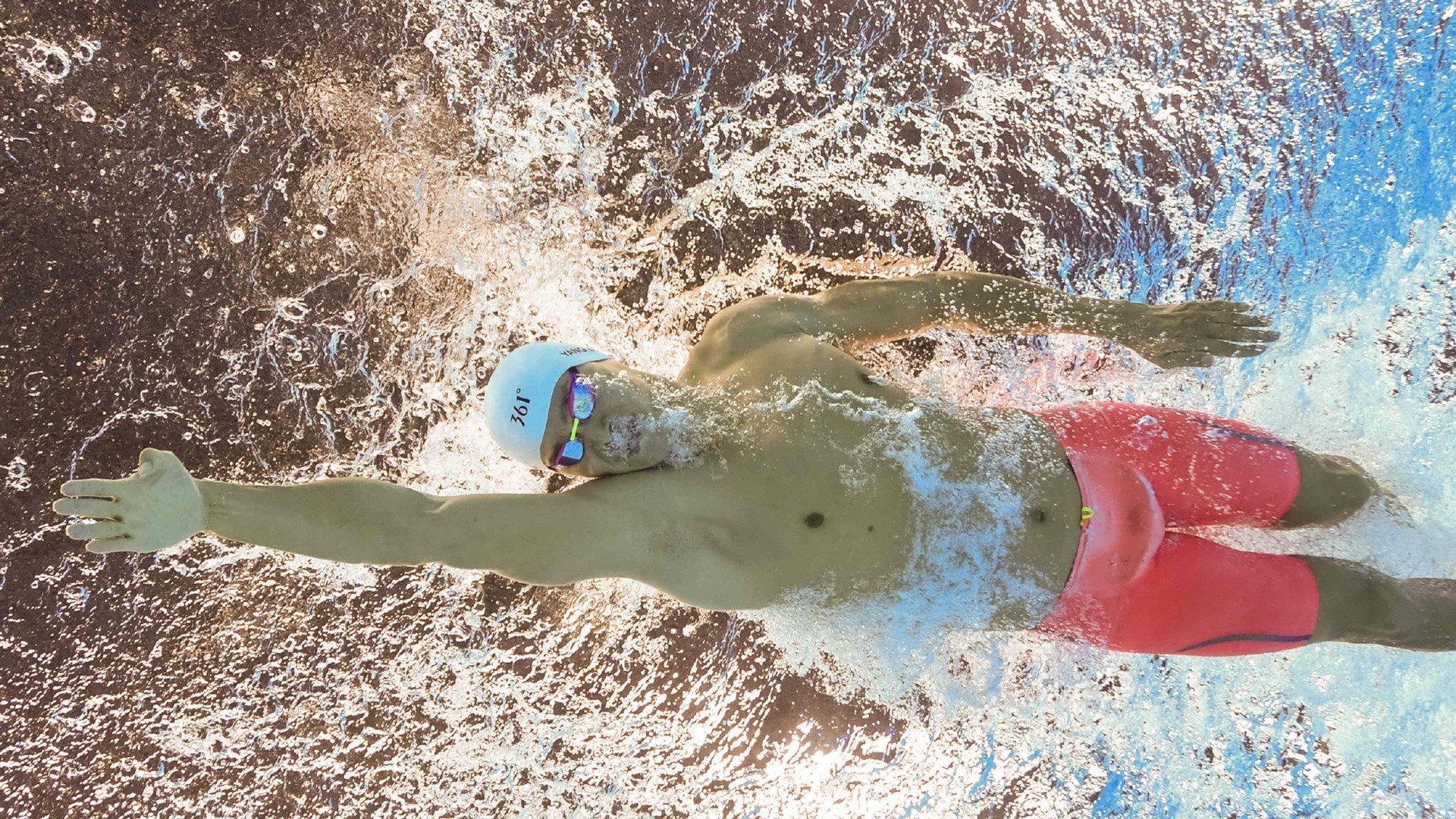 双线战报,巴萨铁血晋级,姆巴佩一剑封喉