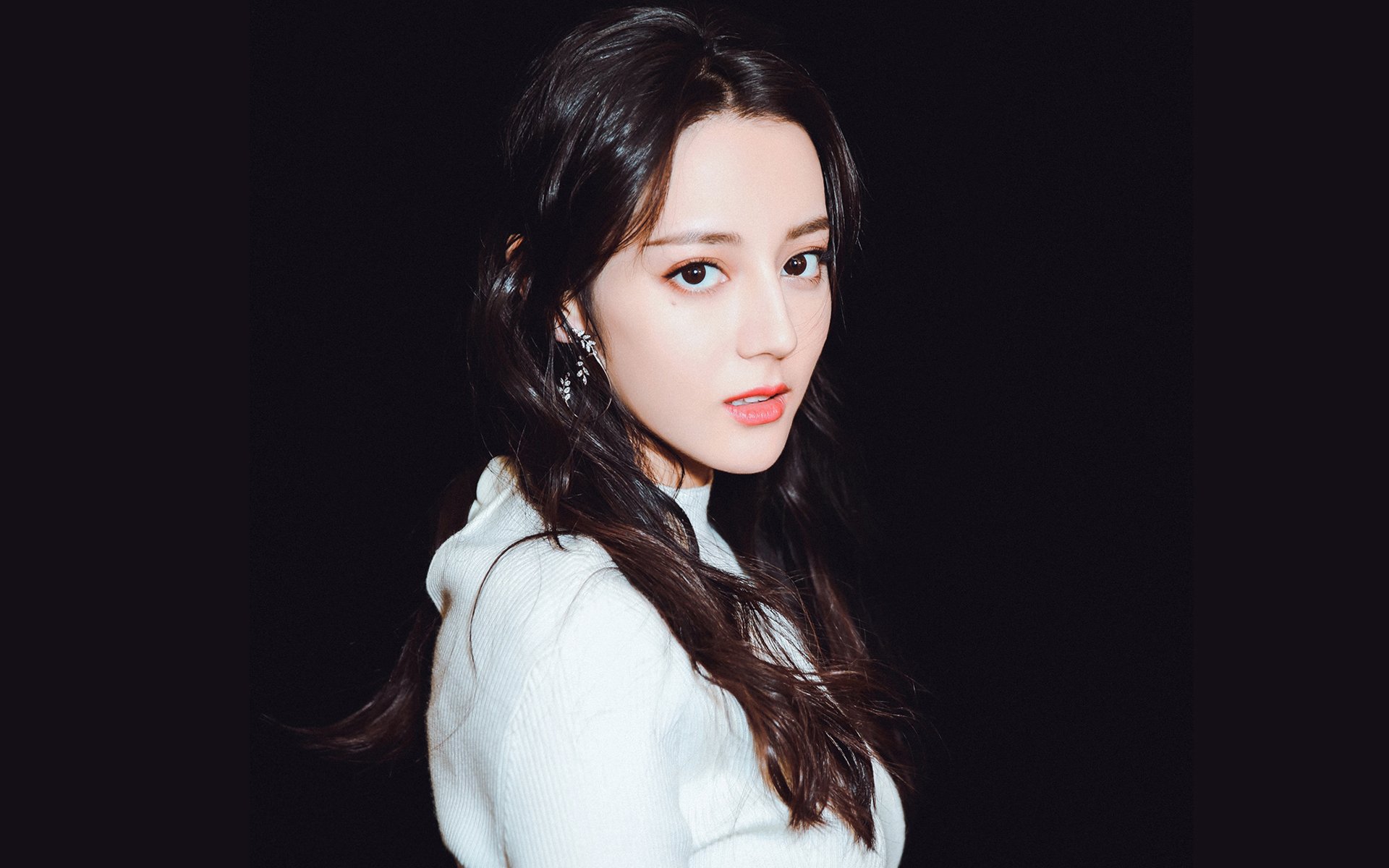 赛场两重天，哈登点燃定义巨星价值，凯尔特人体系诠释团队胜利