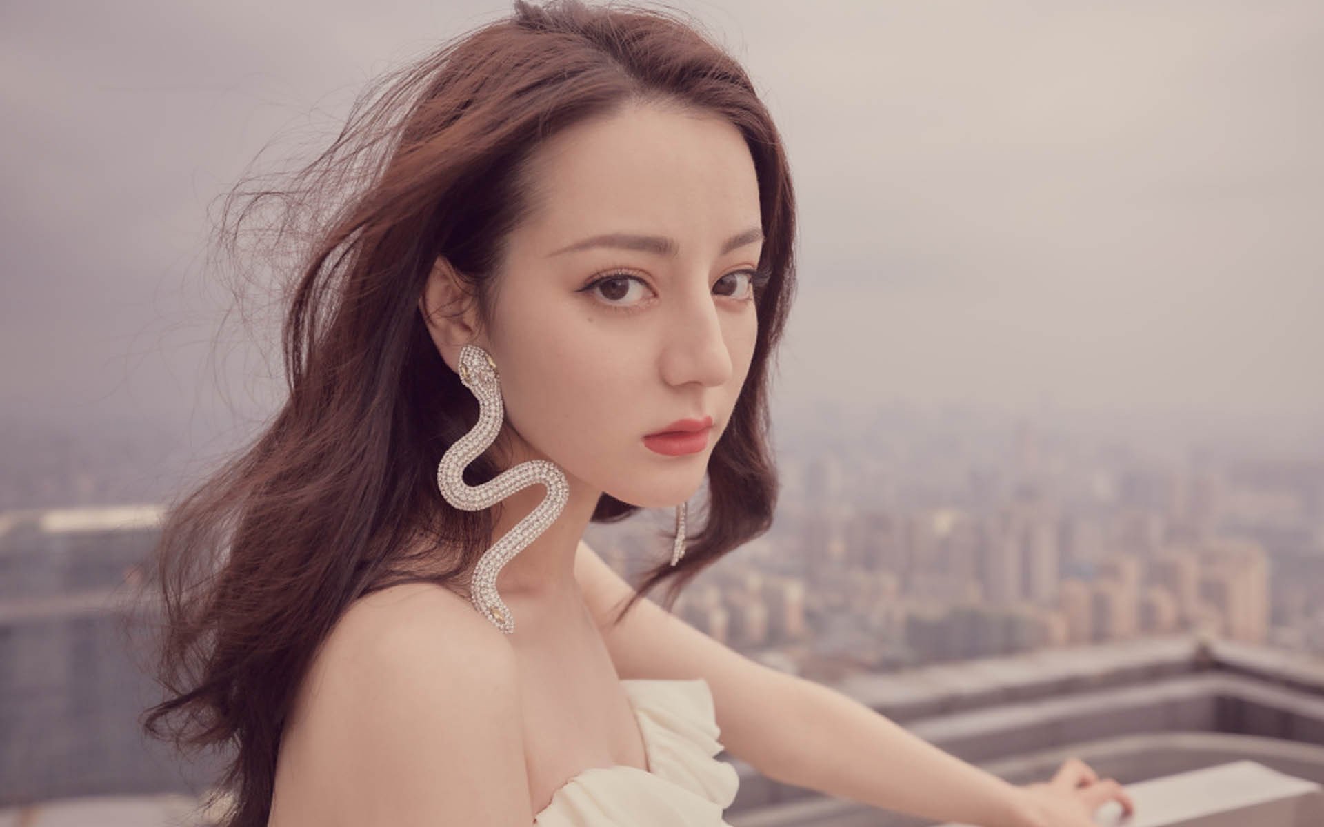 血肉长城与冰冷数据，当骑士的古老铁骑碾过太阳的科技防线，塔图姆的时代正以最残酷的方式降临