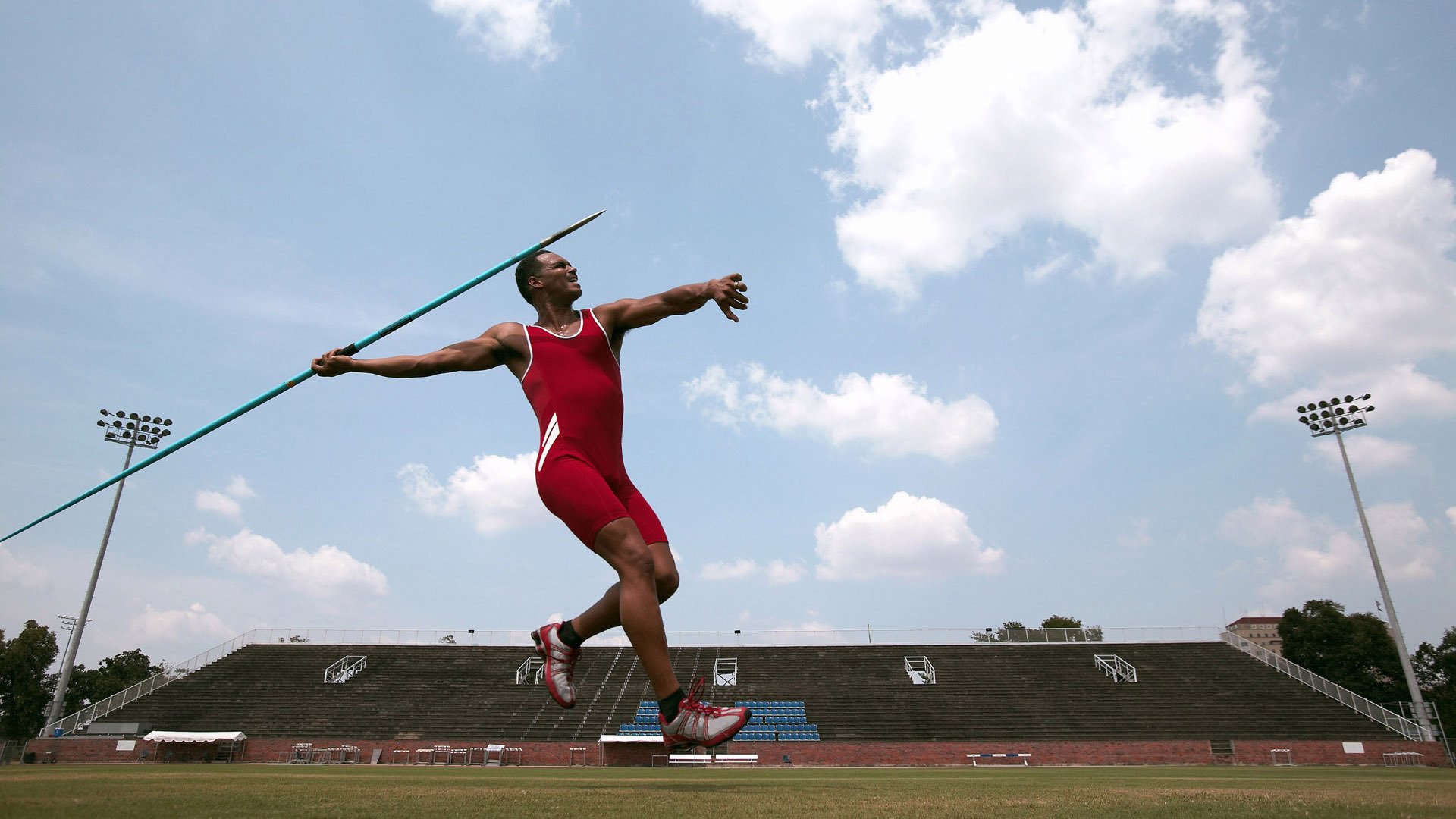 血玫瑰绽放大苹果城，范弗利特率开拓者完成不可能的征服