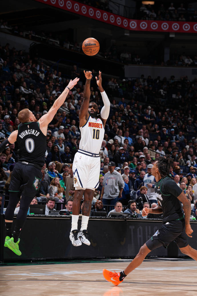 山西队对阵活塞,约基奇末节接管比赛 山西队对阵活塞,约基奇末节接管比赛